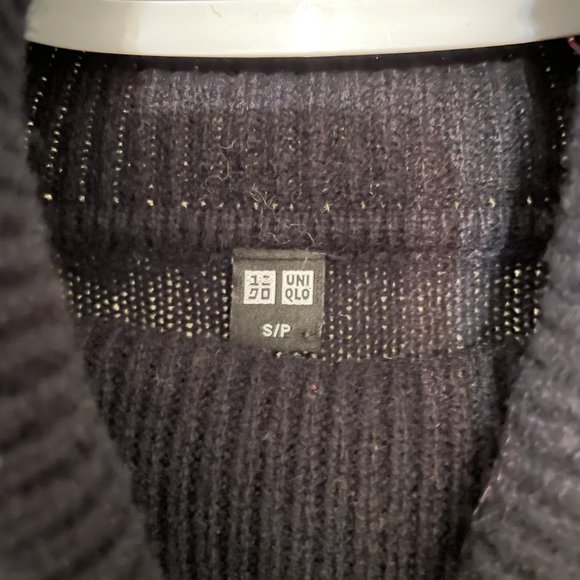 UNIQLO Premium Lambswool Turtleneck Sweater - Picture 4 of 4
